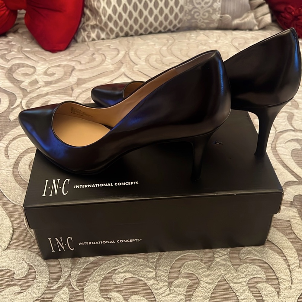 New in box women black leather heels 4 inches